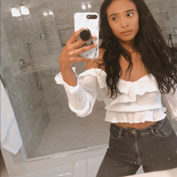 Meet your Posher, Tia! - Picture 2 of 6